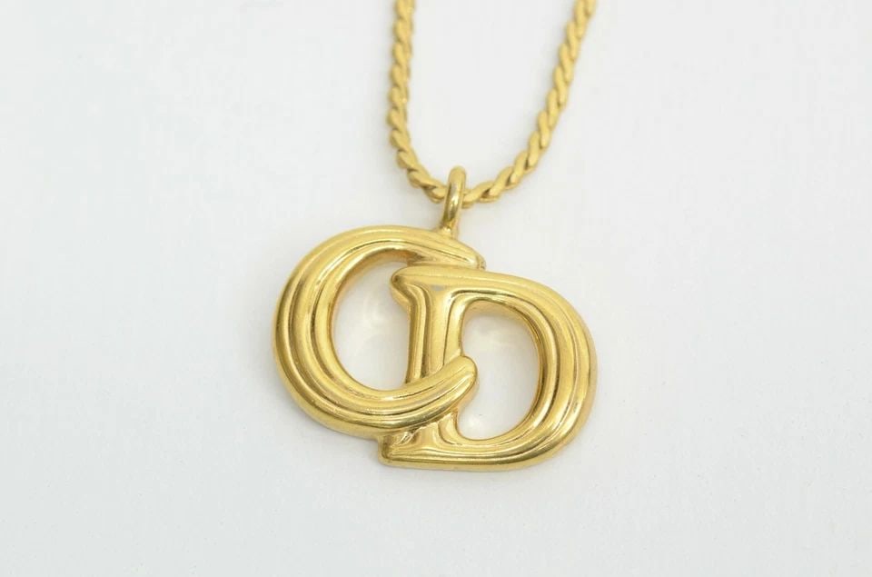 AUTHENTIC CHRISTIAN DIOR NECKLACE GOLD PLATED SIGNATURE CHARM CD LOGO GP JEWELRY (1 of 2)