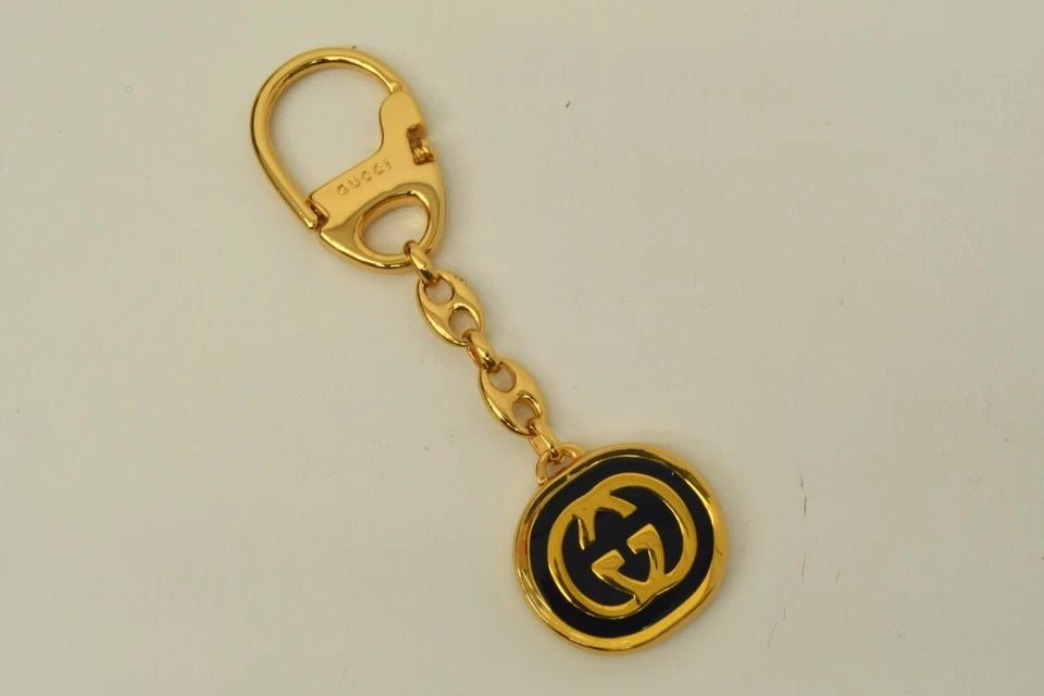 AUTHENTIC GUCCI GG LOGO PULL CLIP GOLD PLATED OVAL KEYCHAIN JEWELRY ACCESSORY: AUTHENTIC GUCCI GG LOGO PULL CLIP GOLD PLATED OVAL KEYCHAIN JEWELRY ACCESSORY Authentic Gucci GG Logo Pull Clip Gold Plated Oval Keychain Jewelry Accessory Authentic Gucci GG Logo Pull Clip Gold Plate