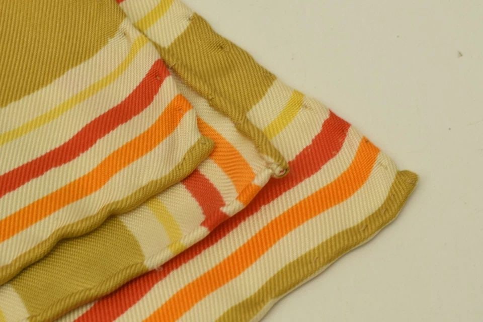 AUTHENTIC GUCCI 100% SILK SCARF ORANGES & LEAVES 90CM FLORAL ORANGE MUSTARD: AUTHENTIC GUCCI 100% SILK SCARF ORANGES & LEAVES 90CM FLORAL ORANGE MUSTARD Authentic Gucci 100% Silk Scarf Oranges & Leaves 90cm Floral Orange Mustard Authentic Gucci 100% Silk Scarf Oranges & Leaves