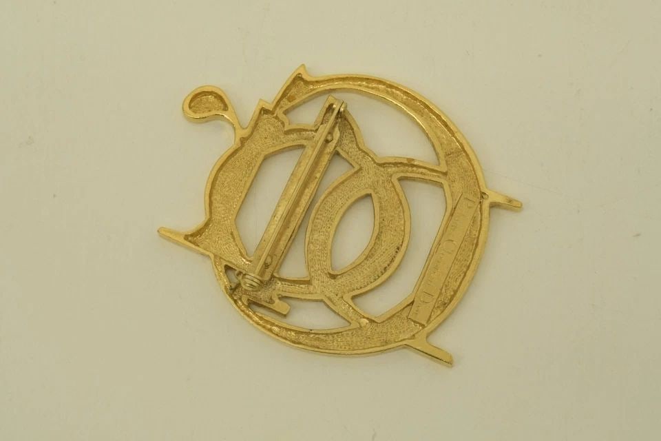 AUTHENTIC CHRISTIAN DIOR INSIGNIA LOGO BROOCH GP VINTAGE JEWELRY ACCESSORY (1 of 2)
