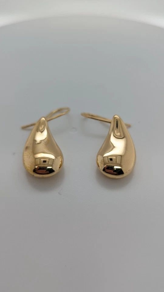 TIFFANY & CO. ELSA PERETTI 18K YELLOW GOLD LARGE TEARDROP PIERCED DROP EARRINGS: Tiffany & Co. Elsa Peretti 18k Yellow Gold Large Teardrop Pierced Drop Earrings Weight - 8.8 Grams 20.5mm Long Professionally Polished & Looks Brand New Pouch NOT Included