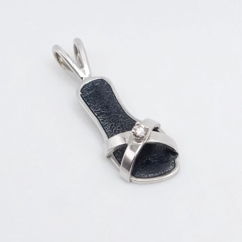 HIDALGO 18K WHITE GOLD FLIP FLOP SANDAL ENAMEL DIAMOND SMALL CHARM PENDANT (1 of 1)