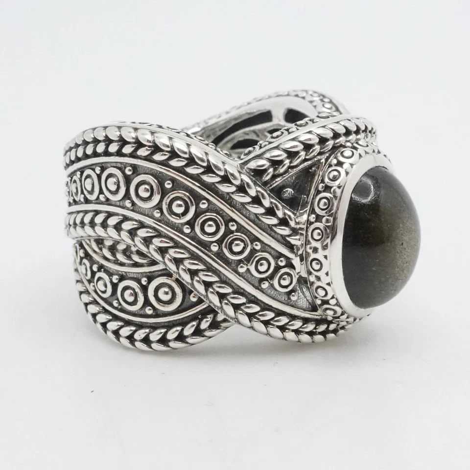 JAI JOHN HARDY STERLING SILVER CABOCHON GRAY CAT EYE STATEMENT RING SIZE 5.25: JAI JOHN HARDY STERLING SILVER CABOCHON GRAY CAT EYE STATEMENT RING SIZE 5.25 JAi by John Hardy Sterling Silver Cabochon Gray Cat Eye Statement Ring Ring Size - 5.25 Band Width - 6.5mm Depth - 2.5-3mm