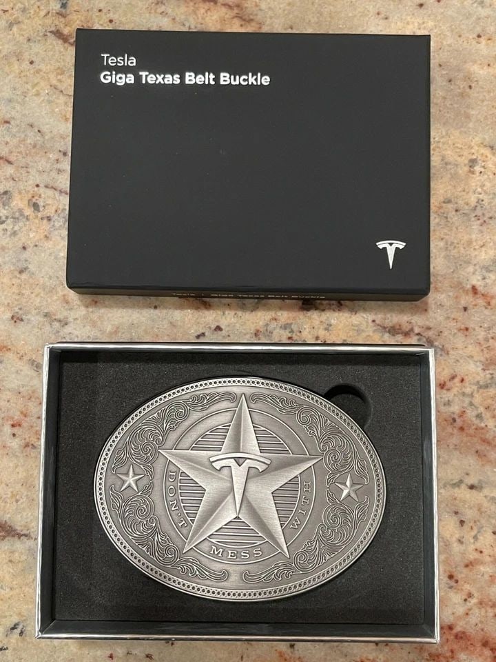 TESLA GIGA TEXAS BELT BUCKLE - SILVER - ONE SIZE FITS ALL - BRAND NEW (1 of 1)
