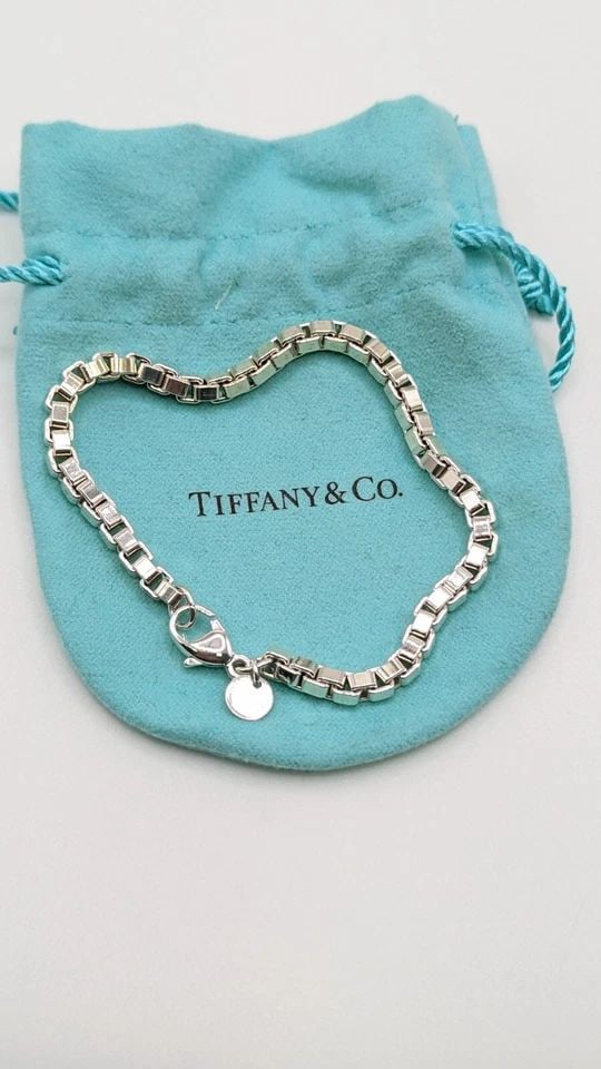 TIFFANY & CO. STERLING SILVER VENETIAN LINK BRACELET - 7.5" LENGTH: Tiffany & Co. Sterling Silver Venetian Link Bracelet Length - 7.5" Long Retail Price - $400 + Tax Pouch NOT Included Professionally Polished & Looks Great