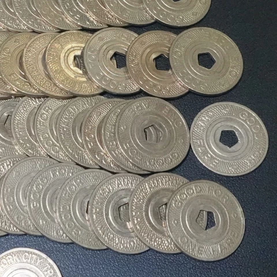 NEW YORK CITY TRANSIT SUBWAY MAGNETIC PENTAGON CUTOUT 25 TOKEN (1 of 2)