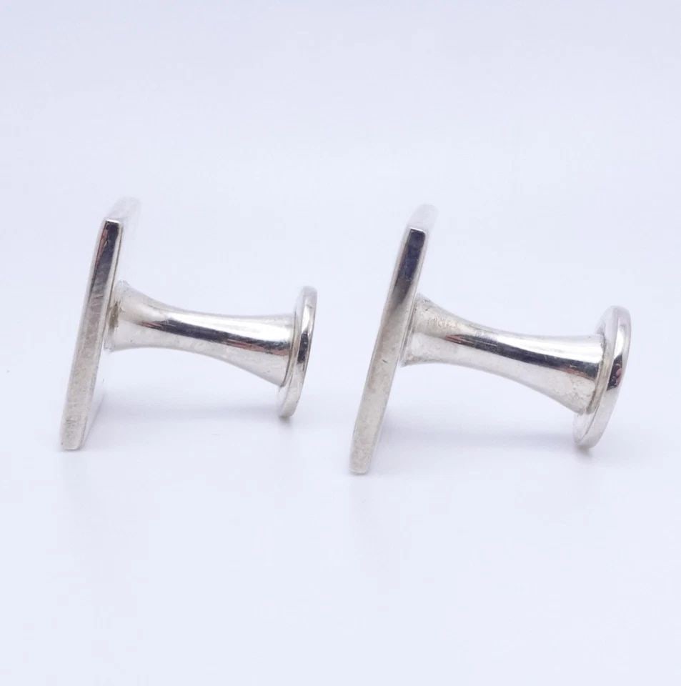 SIGNED SH LONDON STERLING SILVER SQUARE CUFFLINKS: SIGNED SH LONDON STERLING SILVER SQUARE CUFFLINKS Signed RL 1977 London Sterling Silver Black Square Chain Link Cufflinks Height - 0.70" (17.93mm) Total Weight - 20 Grams