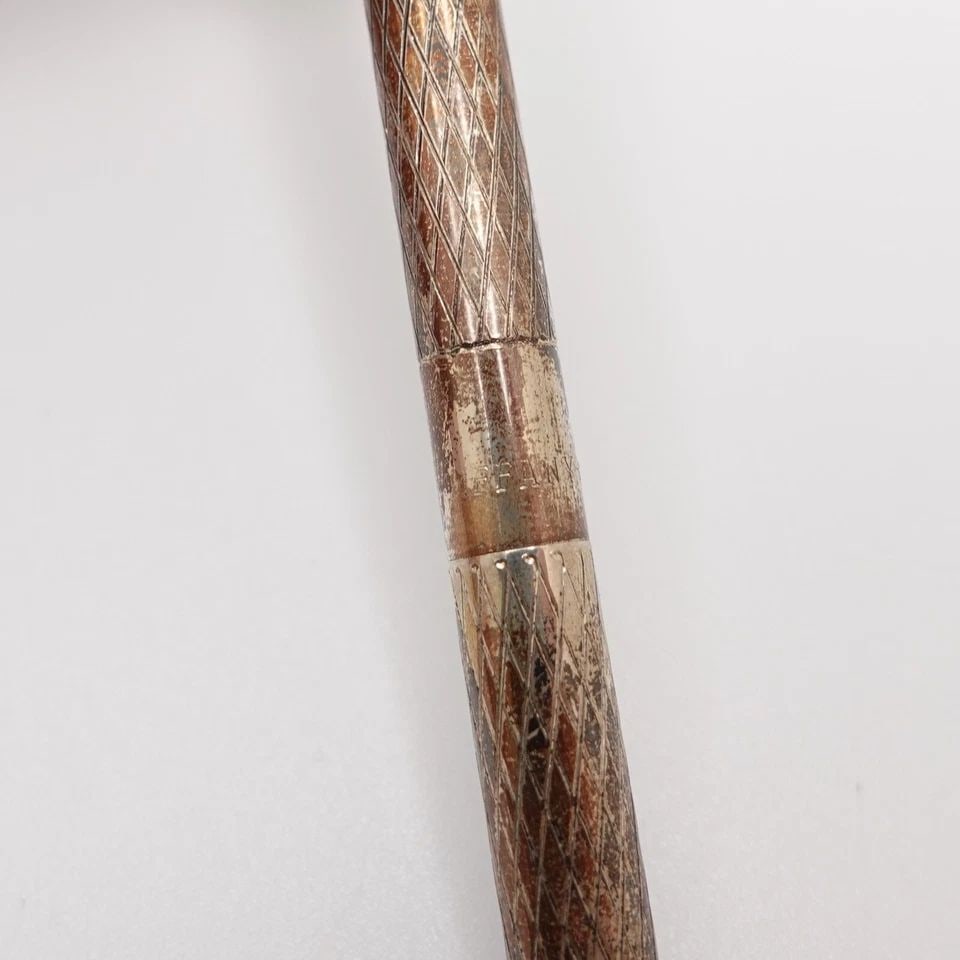 TIFFANY & CO. STERLING SILVER DIAMOND PATTERN BALLPOINT PURSE PEN - 4.5" #Q2: Tiffany & Co. Sterling Silver Diamond Pattern Ballpoint Purse Pen Length - 4.5" Elegant & Slim Style The ink is running - it may require new refill Pouch & Box Not Included