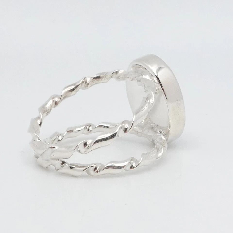 JAY KING DTR STERLING SILVER NEPHRITE JADE TWIST SPLIT SHANK RING - SIZE 10.25: JAY KING DTR STERLING SILVER NEPHRITE JADE TWIST SPLIT SHANK RING - SIZE 10.25 Jay King Desert Rose Trading Company Signed DTR Sterling Silver Nephrite Jade Gemstone Twist Split Shank Ring Size - 10.2