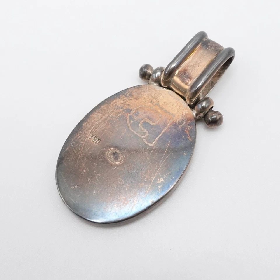 OP SILVER 950 MOTHER OF PEARL GEMSTONE INLAY OVAL PENDANT - 2": OP SILVER 950 MOTHER OF PEARL GEMSTONE INLAY OVAL PENDANT - 2" OP Silver 950 Mother of Pearl Gemstone Inlay Oval Pendant Height - 2" Length - 1" Bail Height - 10mm Bail Width - 5mm Total Weight - 19.3