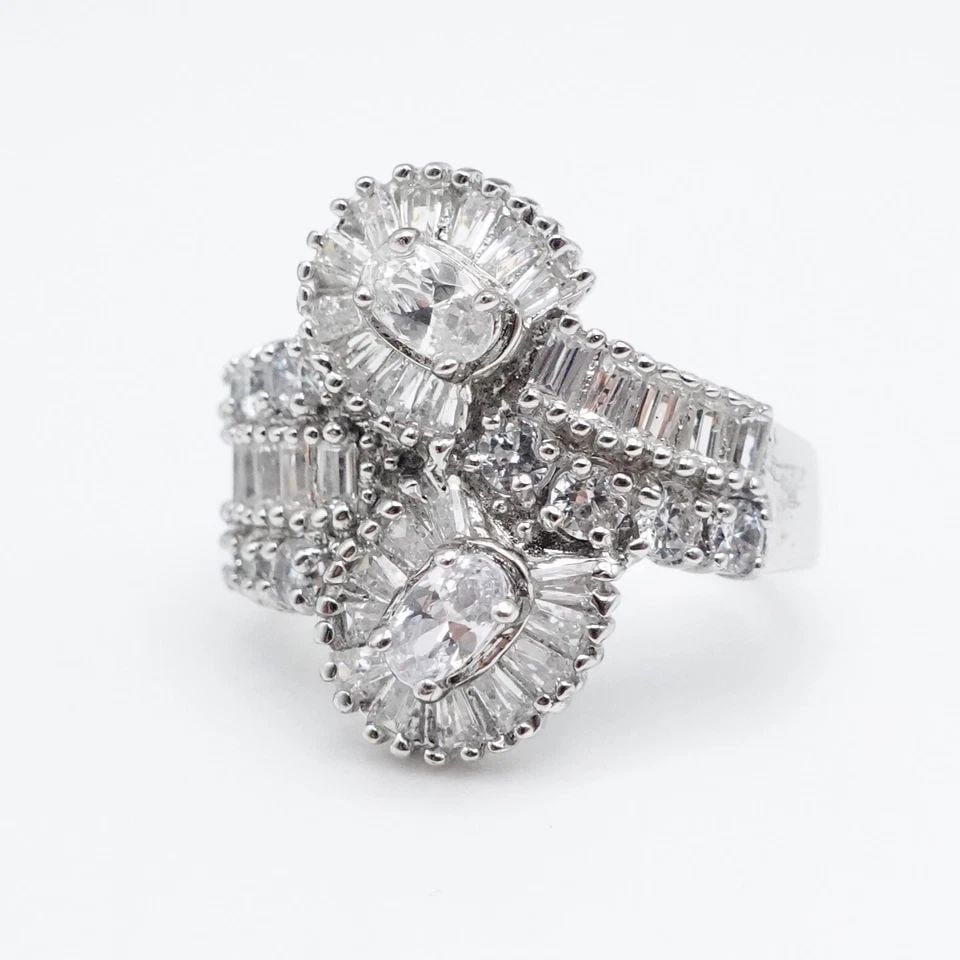 STERLING SILVER OVAL & BAGUETTE CLEAR CUBIC ZIRCONIA CLUSTER RING - SIZE 7.25: STERLING SILVER OVAL & BAGUETTE CLEAR CUBIC ZIRCONIA CLUSTER RING - SIZE 7.25 Sterling Silver Oval & Baguette Cut Clear Cubic Zirconia Cluster Ring Size - 7 Band Width - 3mm Height - 20mm Total Weight