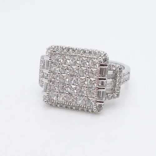 FZN STERLING SILVER PAVE CLEAR CZ CUBIC ZIRCONIA SQUARE RING SIZE 7.25: FZN STERLING SILVER PAVE CLEAR CZ CUBIC ZIRCONIA SQUARE RING SIZE 7.25 FZN Sterling Silver Pave Clear Cubic Zirconia Square Ring Size - 7.25 Band Width - 2.5mm Height - 14mm Total Weight - 5.8 Grams
