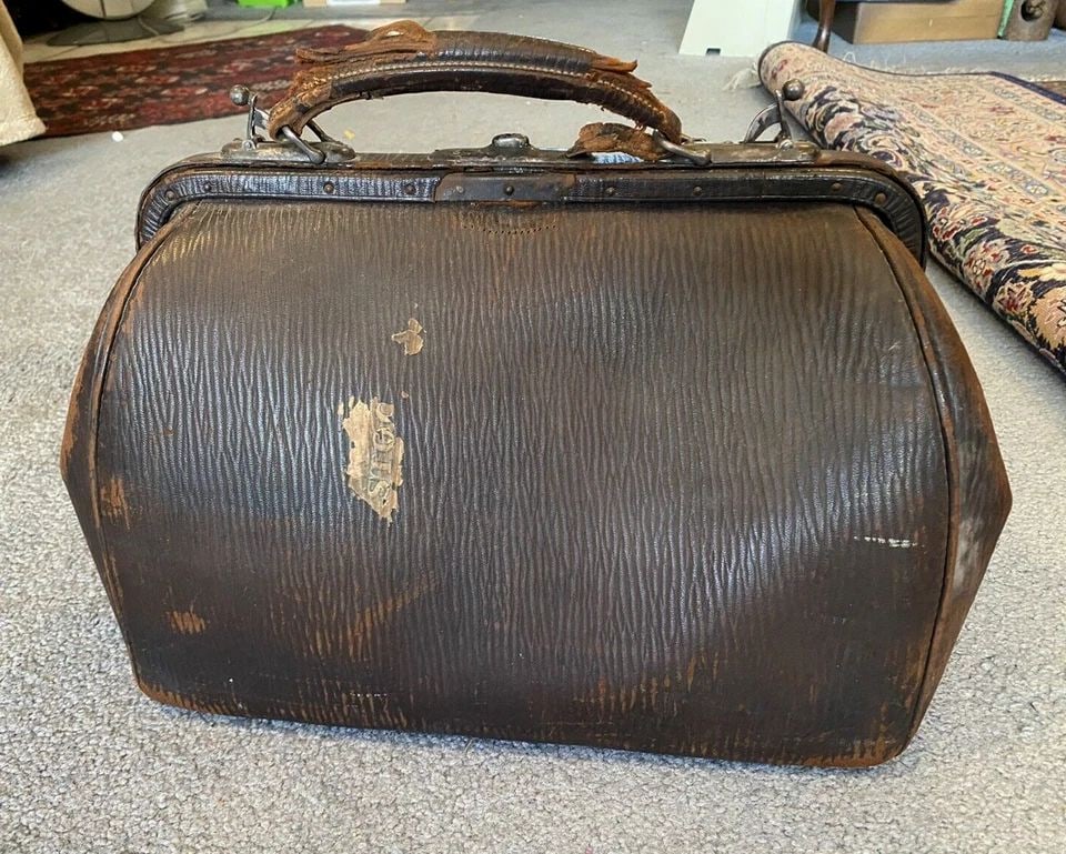 ANTIQUE VICTORIAN TRAVELER'S BAG W. COLLECTION OF STERLING SILVER BRUSHES ETC. (1 of 1)