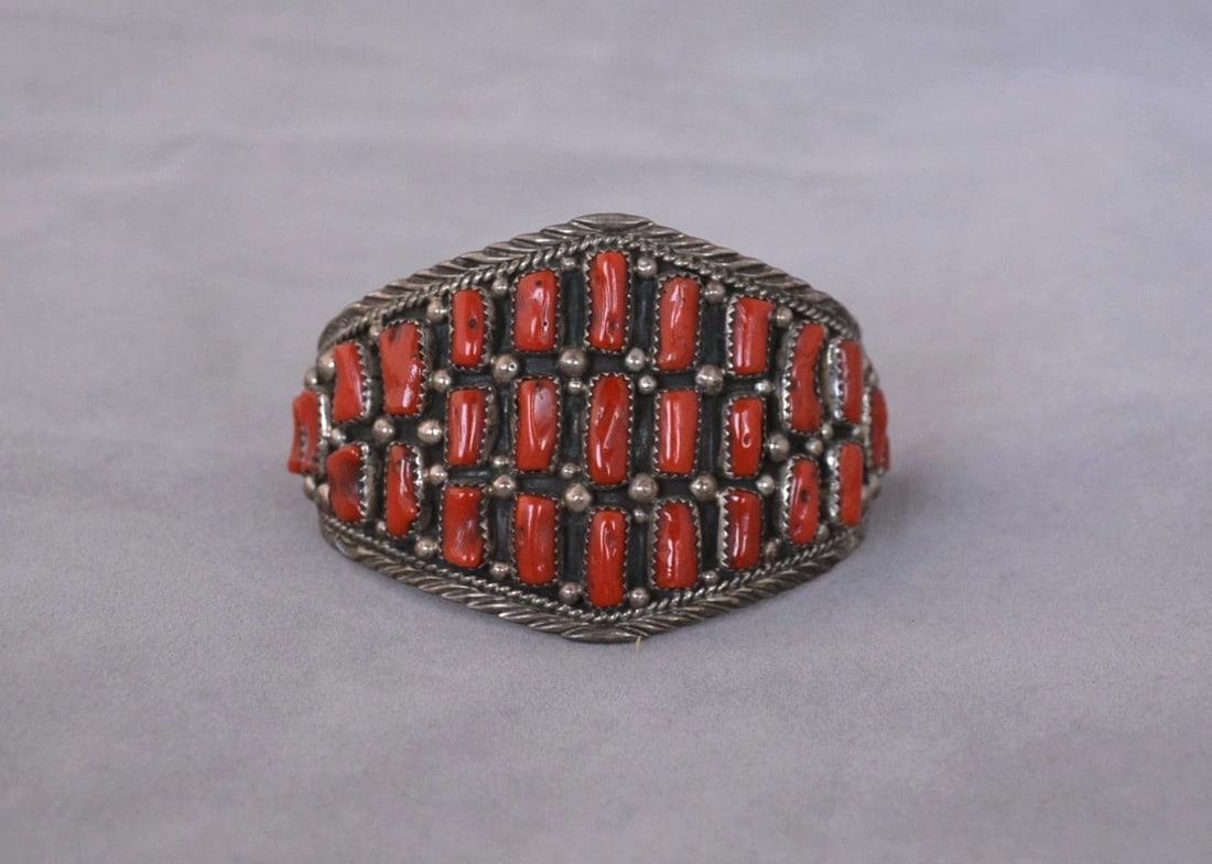 OLD PAWN NAVAJO STERLING SILVER CUFF BRACELET - 29 CORAL STONES - SZ 6 3/4" (1 of 1)