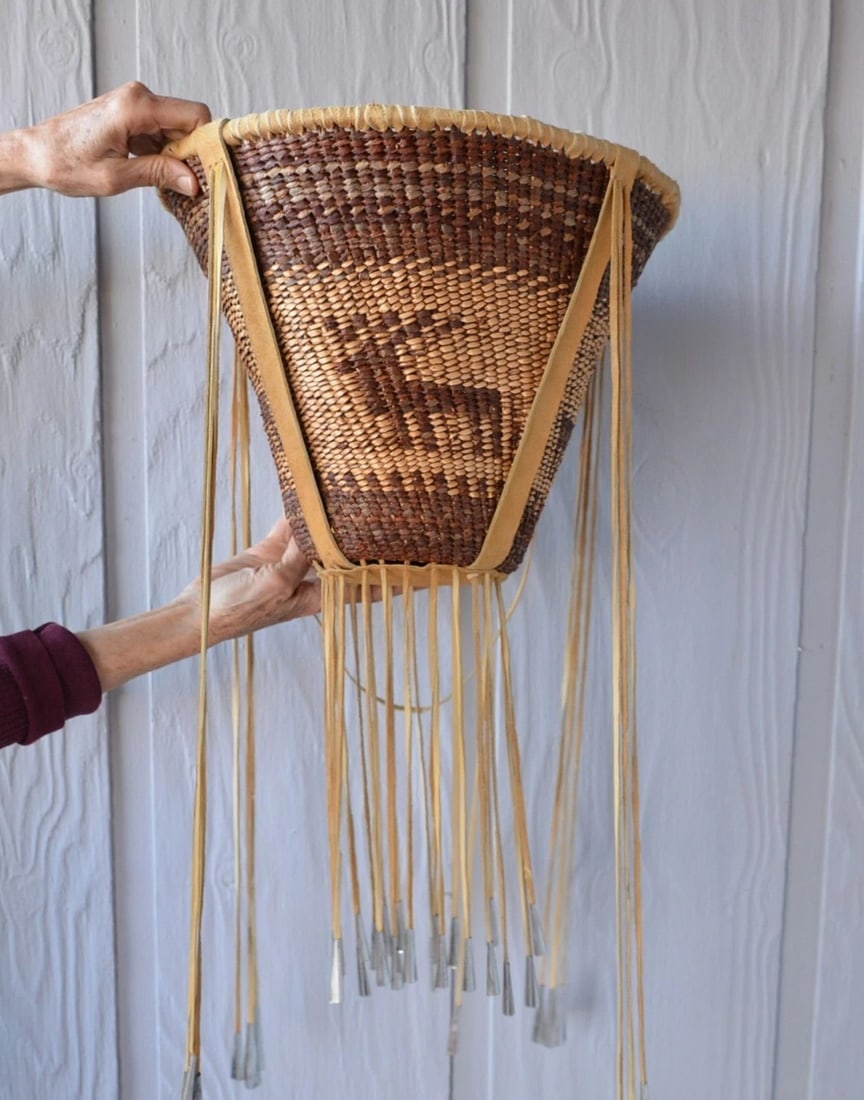LARGE WHITE MOUNTAIN APACHE ELK BASKET - 14 1/2" X 24" WITH FRINGE (1 of 2)