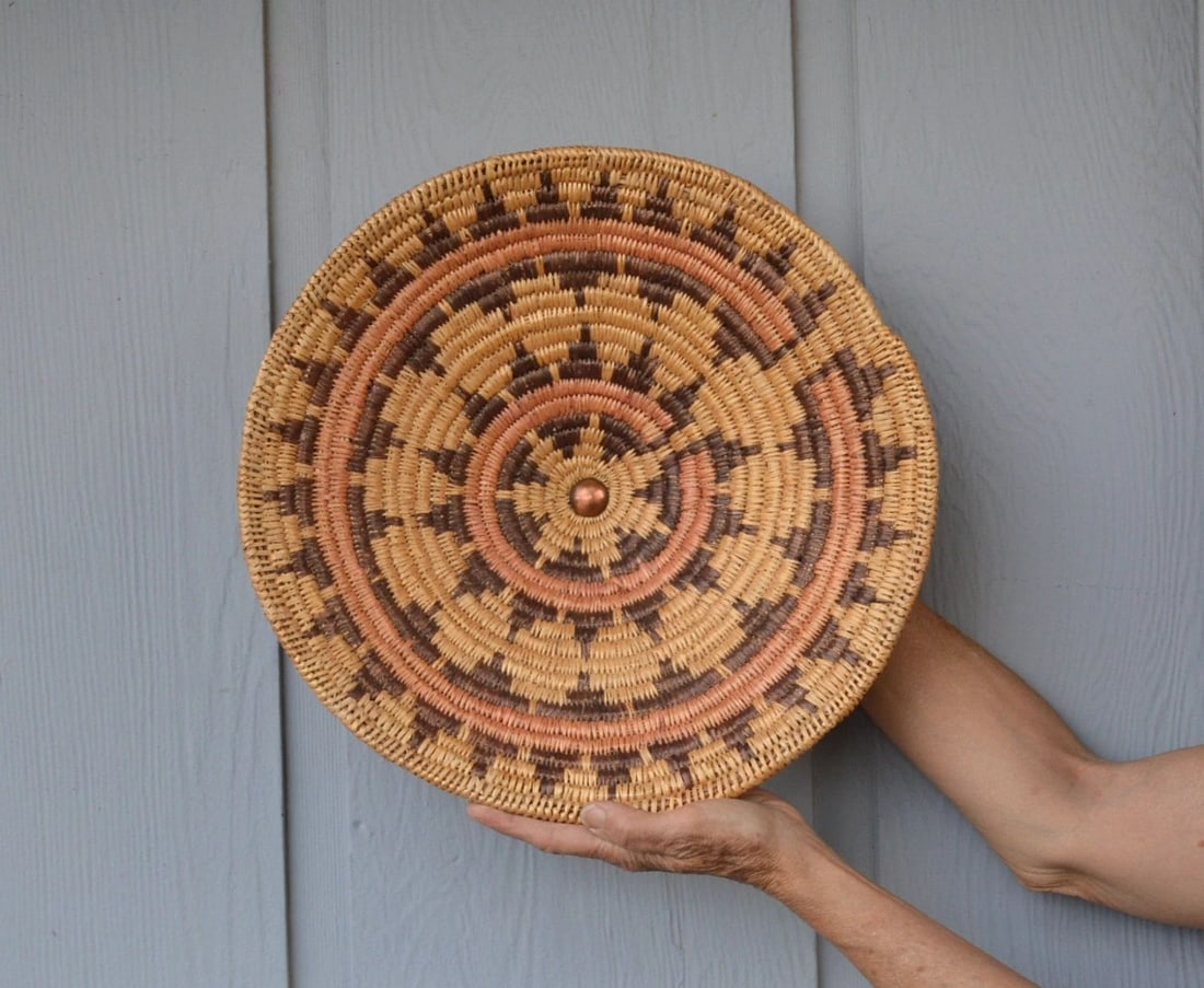 LARGE VINTAGE FOUR CORNERS NAVAJO - UTE WEDDING BASKET - 14 3/4" ACROSS (1 of 2)