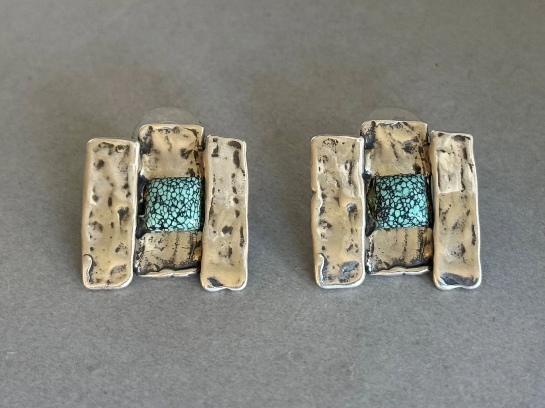 VINTAGE NAVAJO INGOT STERLING SILVER WITH SPIDER WEB LANDER TURQUOISE ? EARRINGS (1 of 2)
