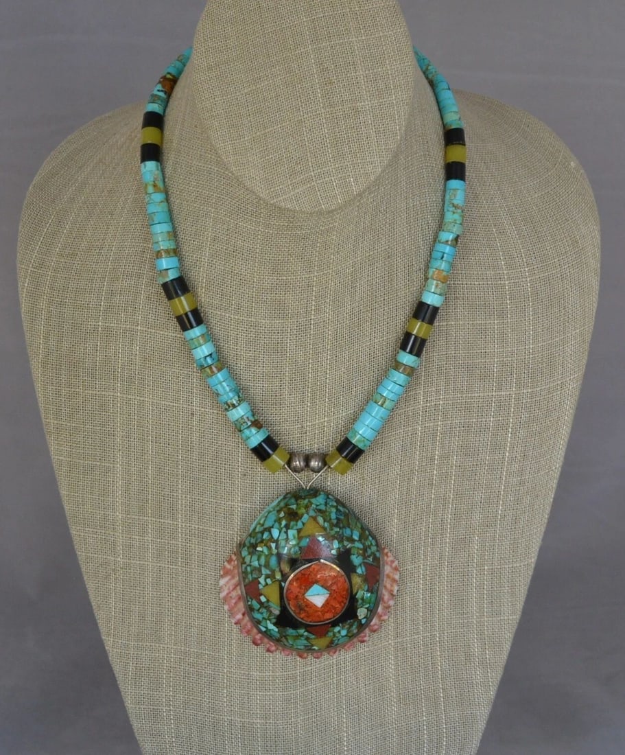 SANTO DOMINGO SPINY OYSTER SHELL PENDANT NECKLACE INLAY TURQUOISE ONYX CORAL (1 of 1)