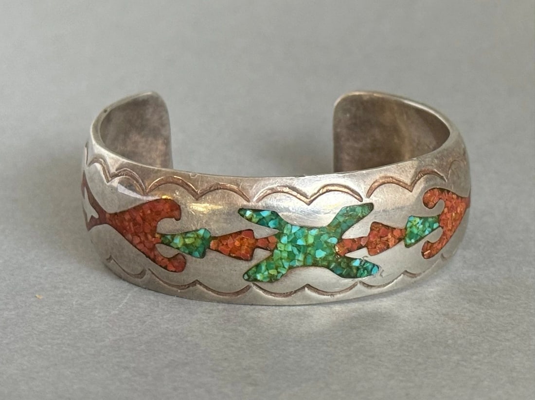 VINTAGE NAVAJO STERLING SILVER WITH INLAID TURQUOISE AND CORAL BRACELET. (1 of 1)