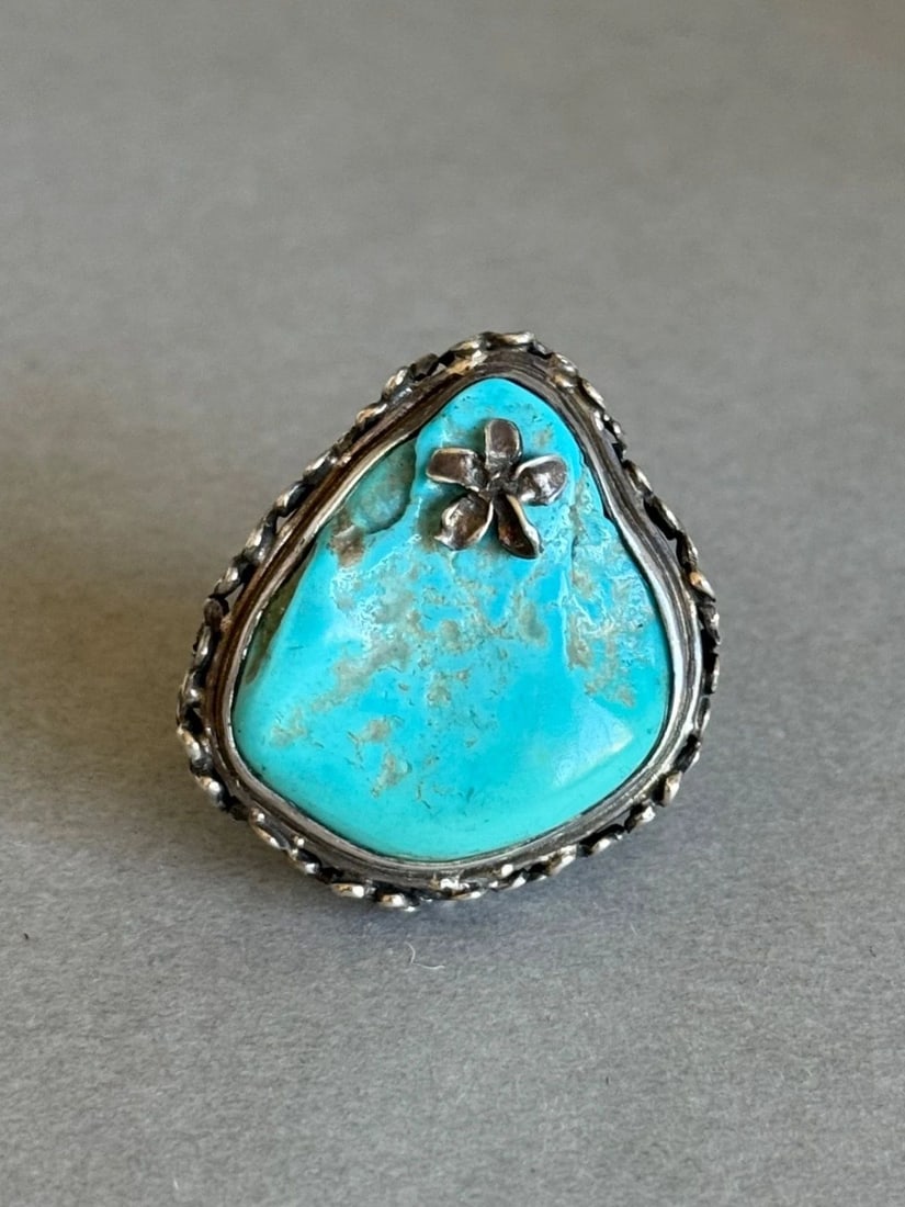 VINTAGE UNWORN STERLING SILVER AND TURAQUOISE FLORAL RING SIZE 9 1/4: VINTAGE UNWORN STERLING SILVER AND TURAQUOISE FLORAL RING SIZE 9 1/4 Vintage Navajo Sterling Silver and Turaquoise Floral Ring Size 9 1/4 .. 1 1/4 23.5 Grams