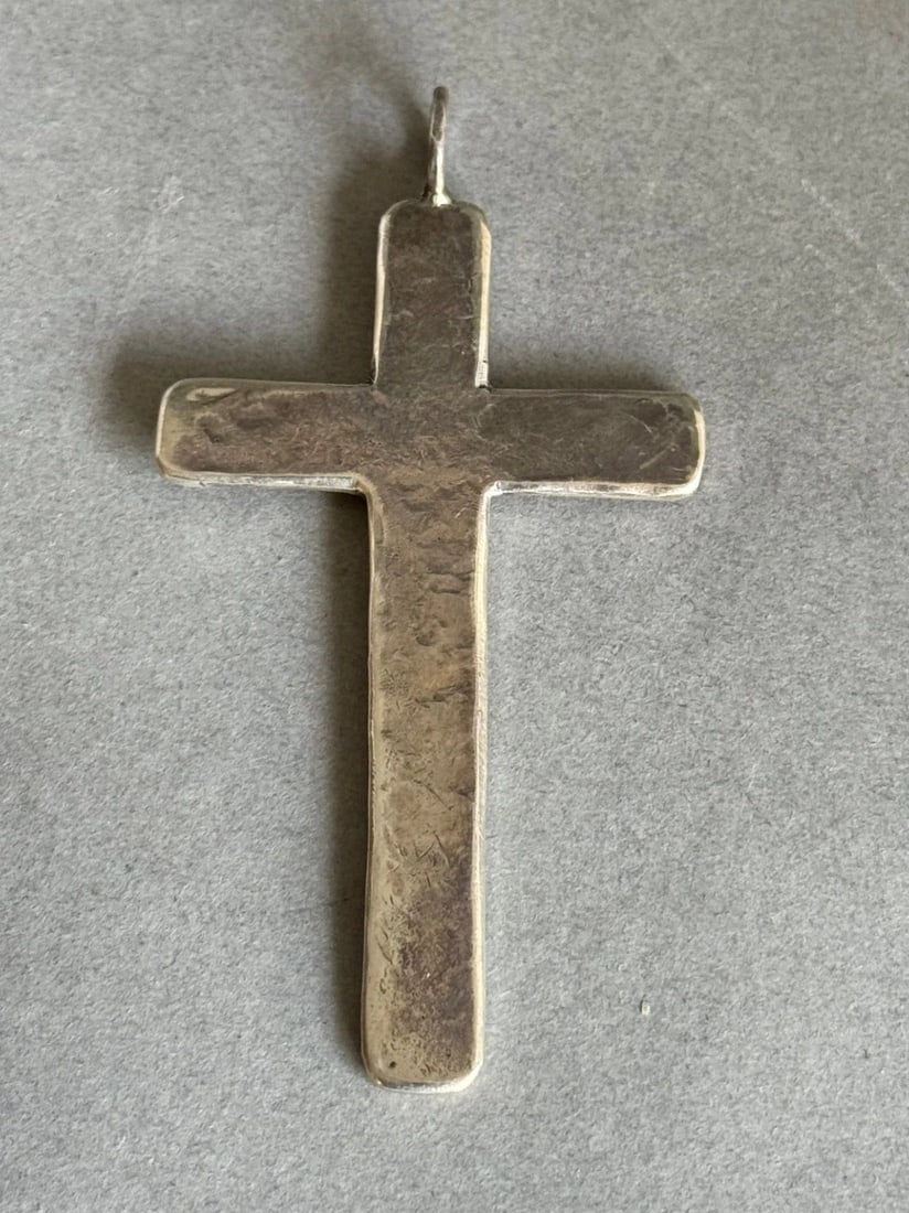 VINTAGE NAVAJO STERLING SILVER CROSS 3 1/4: VINTAGE NAVAJO STERLING SILVER CROSS 3 1/4” Vintage Navajo Sterling Silver Cross 3 1/4” Tall 19.6 Grams