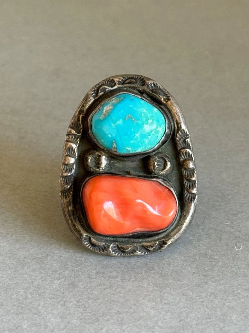 OLD PAWN NAVAJO STERLING SILVER WITH TURQUOISE AND CORAL LARGE RING. SIZE 10: OLD PAWN NAVAJO STERLING SILVER WITH TURQUOISE AND CORAL LARGE RING. SIZE 10 Old Pawn Navajo Sterling Silver with Turquoise and Coral Large Ring. Size 10 1 1/2 " Tall ..21.4 grams