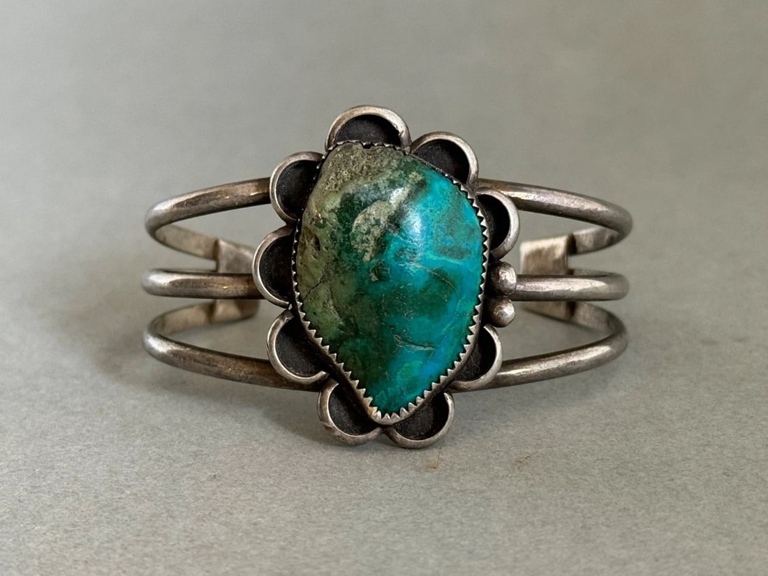 OLD PAWN NAVAJO STERLING SILVER AND TURQUOISE BRACELET: OLD PAWN NAVAJO STERLING SILVER AND TURQUOISE BRACELET Old Pawn Navajo Sterling Silver and Turquoise Bracelet ..1 1/2" 4 3/4' Inside with a 1 1/2 " Opening