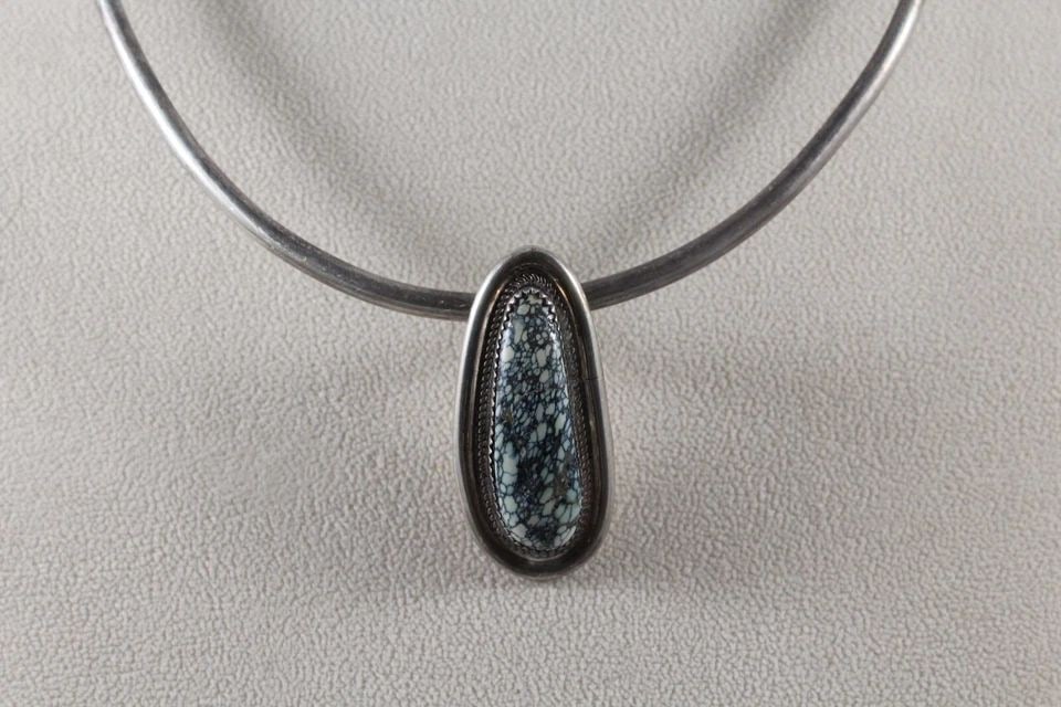 VINTAGE NAVAJO TURQUOISE AND SILVER CHOCKER NECKLACE SIGNED LNM STERLING (1 of 1)