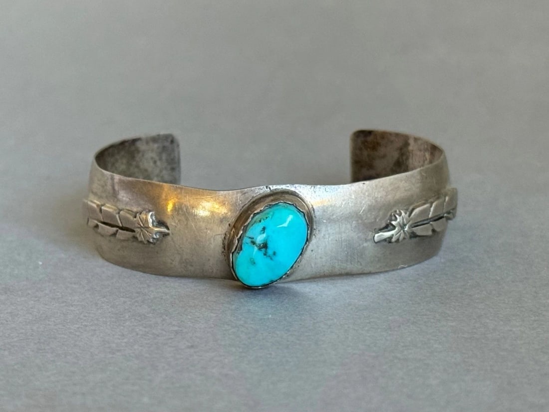 VINTAGE NAVAJO STERLING SILVER AND TURQUOISE BRACELET WITH FEATHERS SIGNED M: VINTAGE NAVAJO STERLING SILVER AND TURQUOISE BRACELET WITH FEATHERS SIGNED M Vintage Navajo Sterling Silver and Turquoise Bracelet with Feathers. 1/2" Wide .. 5" Inside with a 1 1/4" Opening ..
