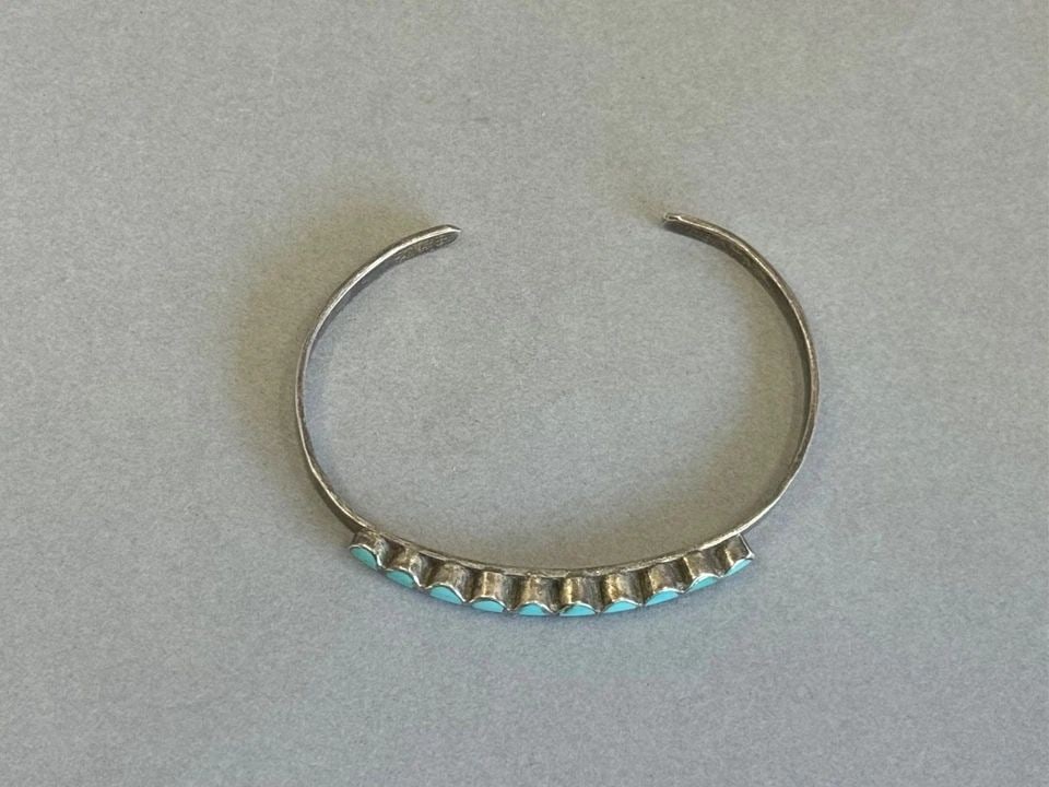 OLD PAWN NAVAJO STERLING SILVER AND TURQUOISE BRACELET. 6 1/4" AROUND (1 of 1)