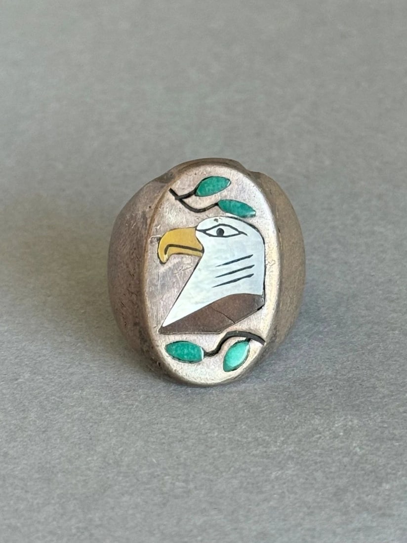 VINTAGE ZUNI STERLING SILVER WITH INLAID EAGLE RING. SIZE 9 3/4 (1 of 2)