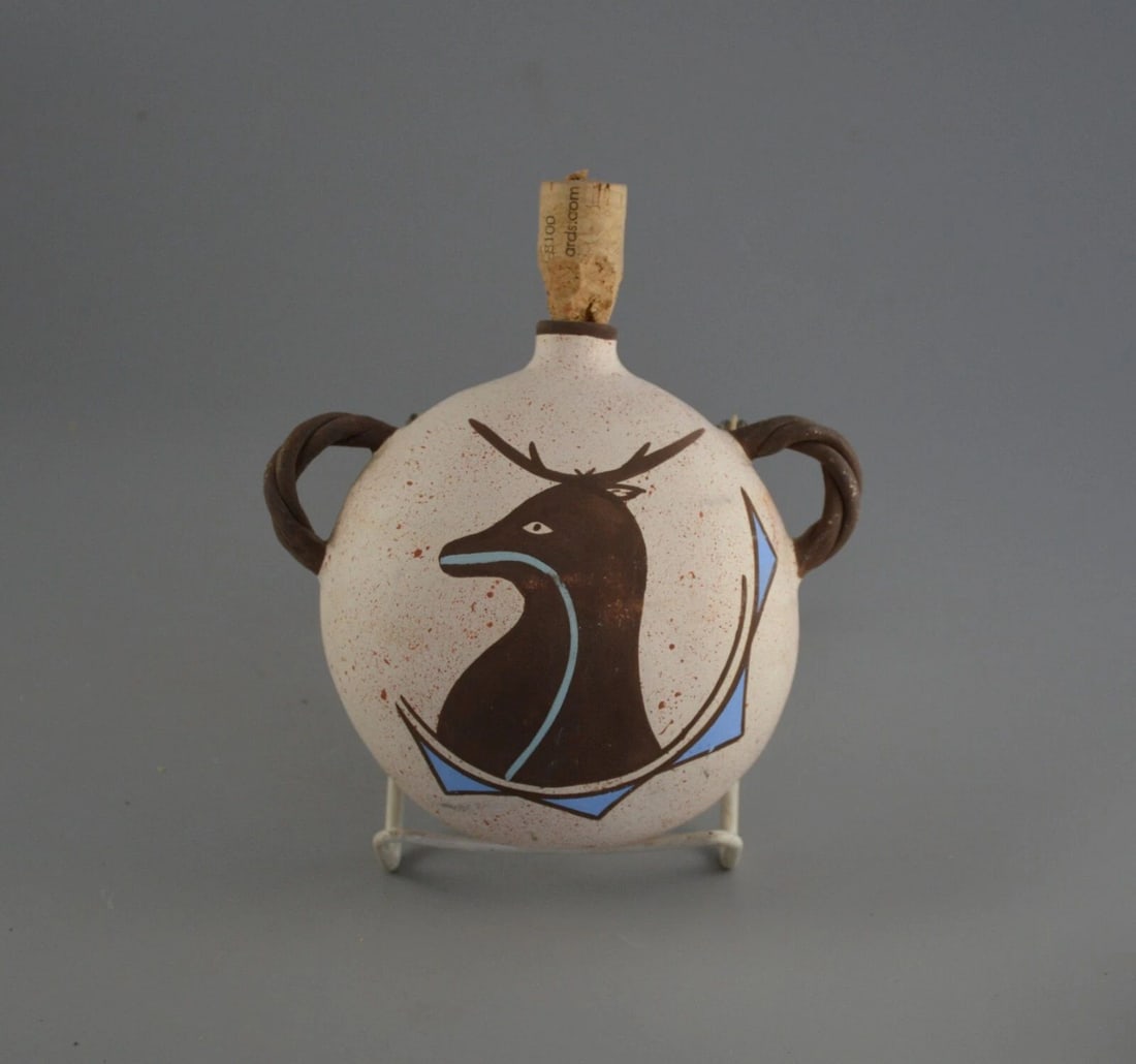 VINTAGE TRADITIONAL ZUNI CANTEEN POT - ELK - ZUNI PUEBLO INDIAN (1 of 1)
