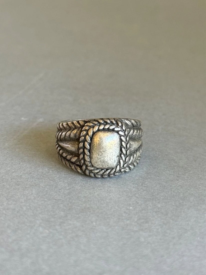 OLD PAWN NAVAJO STERLING SILVER RING. SIZE 12 1/4: OLD PAWN NAVAJO STERLING SILVER RING. SIZE 12 1/4 Old Pawn Navajo Sterling Silver Ring. Size 12 1/4 5/8" Tall 14.2 Grams