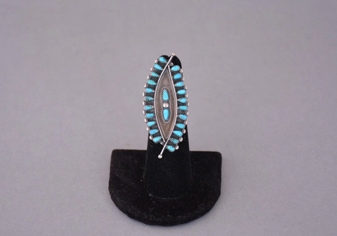 OLD PAWN VTG ZUNI STERLING SILVER PETTIPOINT TURQUOISE RING - 2" TALL - SIZE 5: OLD PAWN VTG ZUNI STERLING SILVER PETTIPOINT TURQUOISE RING - 2" TALL - SIZE 5 This vintage Zuni sterling silver ring has been beautifully set with 24 turquoise stones. The front of the ring measures 