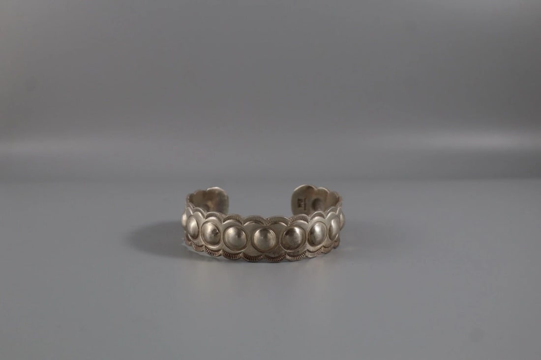 VINTAGE NAVAJO STERLING SILVER BRACELET SIGNED RJ (1 of 1)