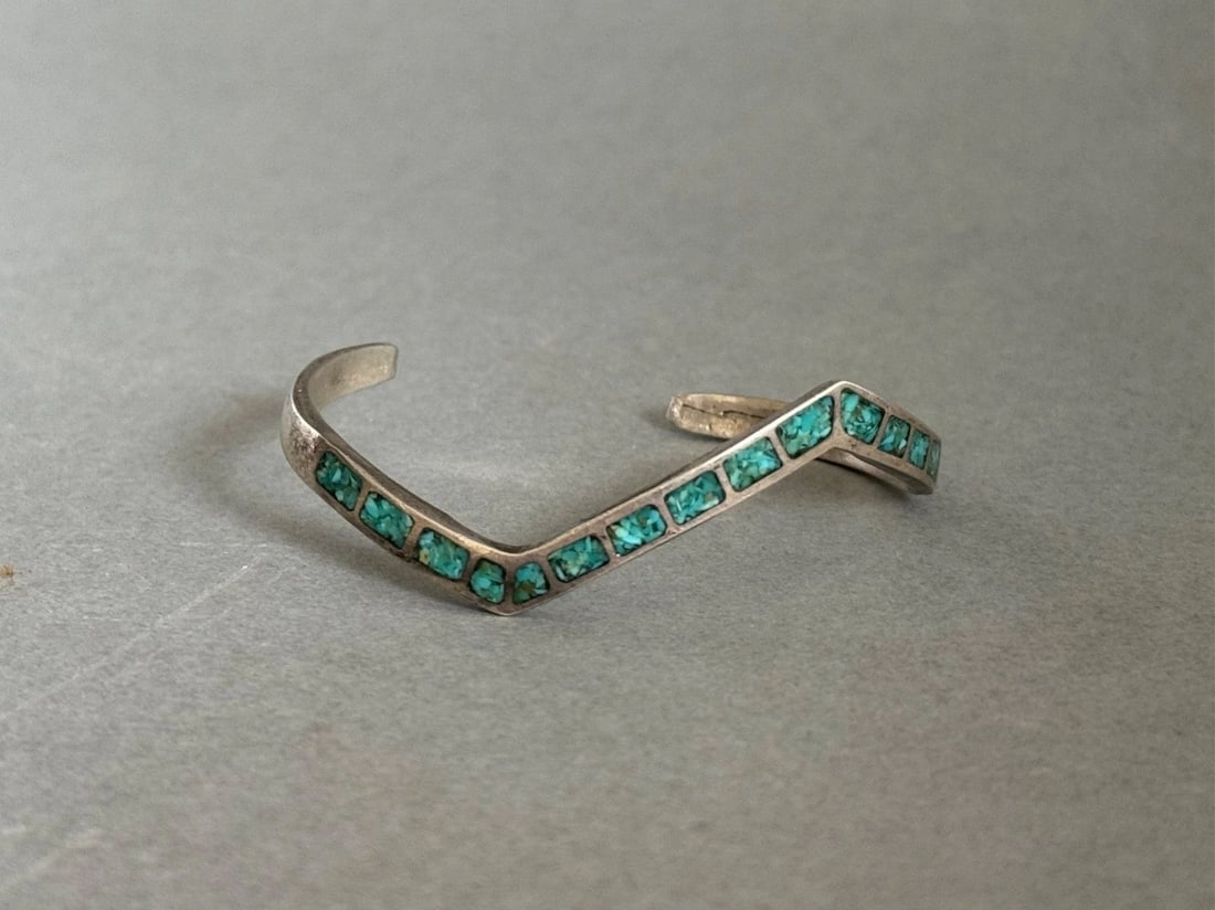 OLD PAWN ZUNI STERLING SILVER WITH TURQUOISE ZIG ZAG BRACELET (1 of 1)