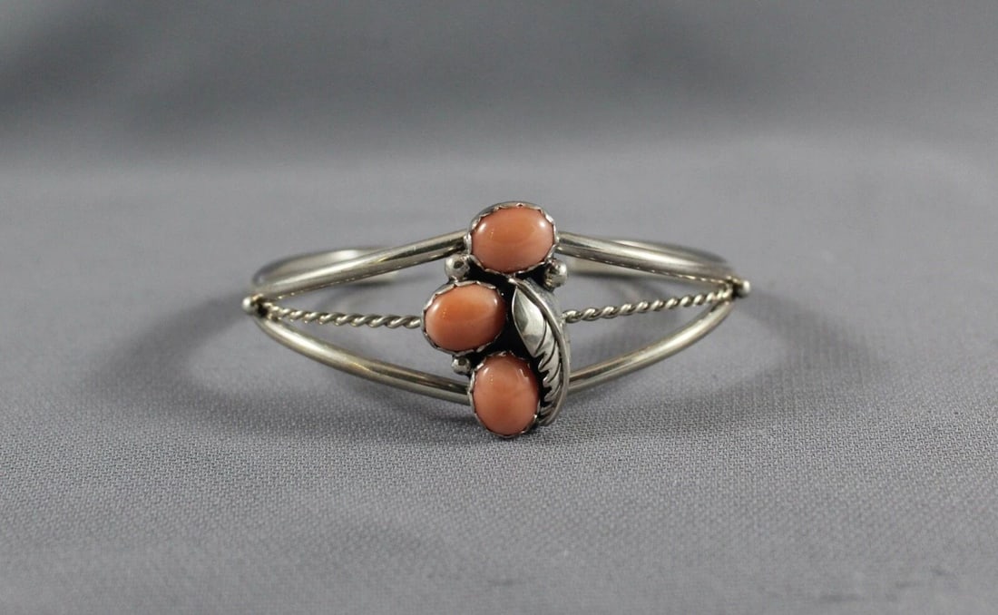 NAVAJO STERLING SILVER AND STONE BRACELET SIGNED I. CHUYA: NAVAJO STERLING SILVER AND STONE BRACELET SIGNED I. CHUYA Item Description: 7/8 " Wide 5 1/4 " Inside ..With a 1 1/4 " Opening