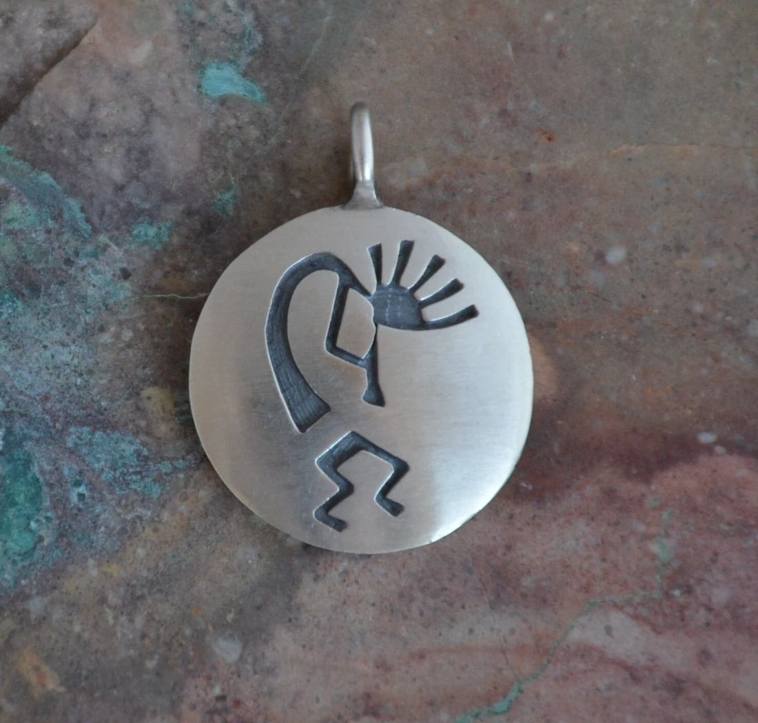 MANUEL HOYUNGOWA (1953-2011) - HOPI SILVER ROUND PENDANT - FLUTE PLAYER - 1.25" (1 of 1)