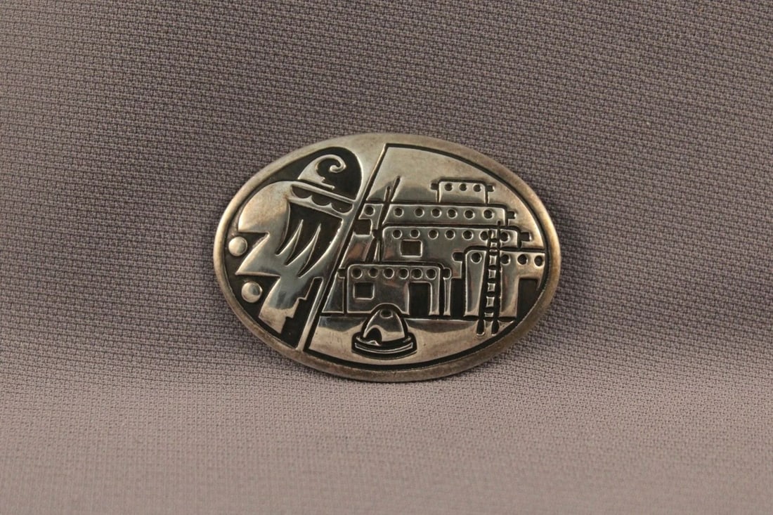 VINTAGE HOPI STERLING SILVER PICTORIAL PIN (1 of 2)