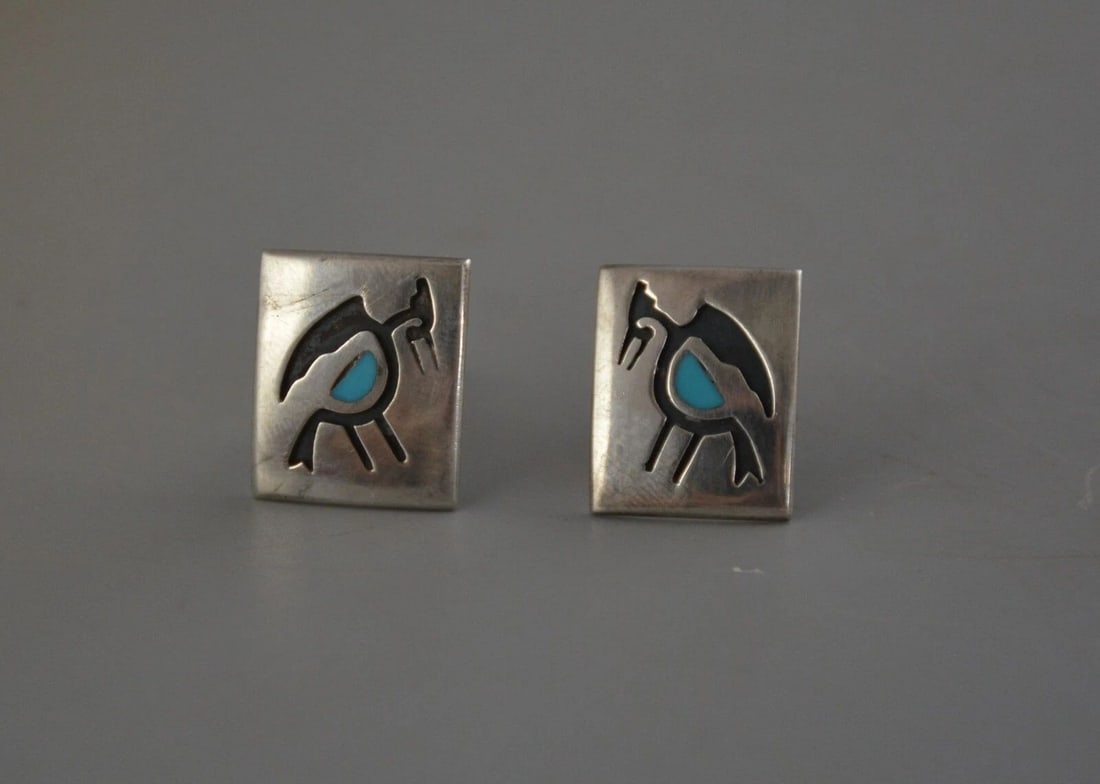 VINTAGE NAVAJO INDIAN SILVER CUFFLINKS - ROADRUNNERS TURQUOISE - 3/4" TALL (1 of 1)