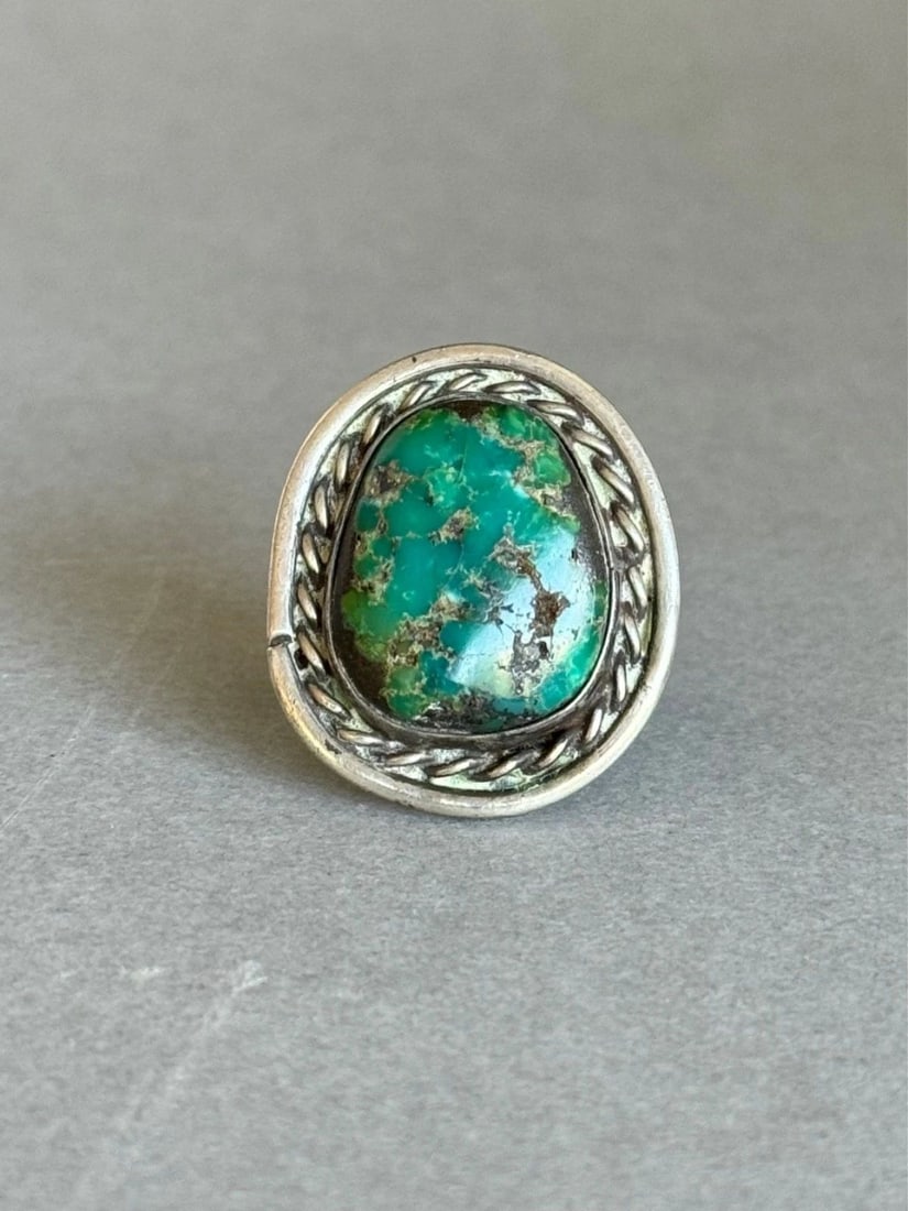OLD PAWN NAVAJO STERLING SILVER AND TURQUOISE RING. SIZE 6 1/2 (1 of 1)