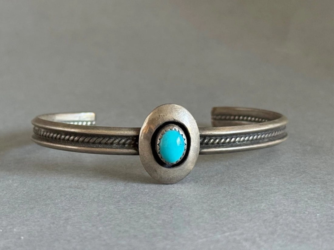 OLD PAWN NAVAJO STERLING SILVER AND TURQUOISE BRACELET (1 of 2)