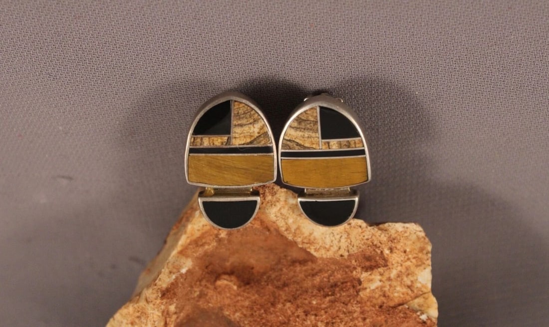 VINTAGE NAVAJO STONE INLAID STERLING SILVER EARRINGS -CHEE CLAMP ONS (1 of 1)