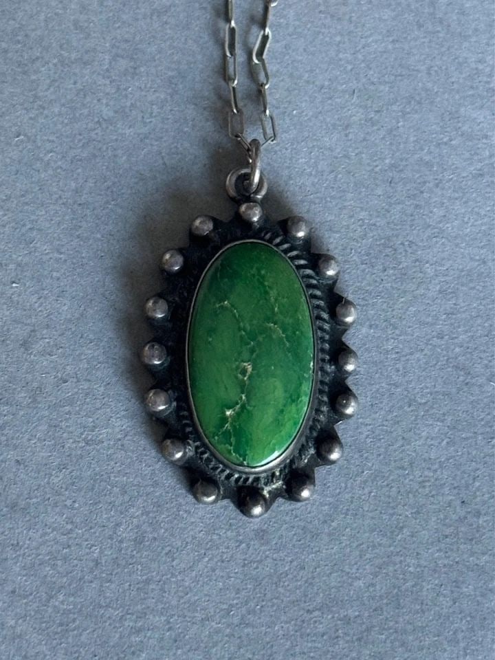 OLD PAWN NAVAJO STERLING SILVER WITH GREEN TURQUOISE PENDANT WITH STERLING CHAIN (1 of 1)