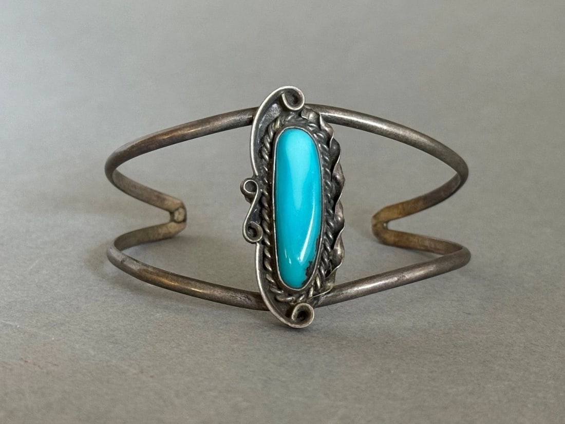OLD PAWN NAVAJO STERLING SILVER AND TURQUOISE BRACELET (1 of 2)