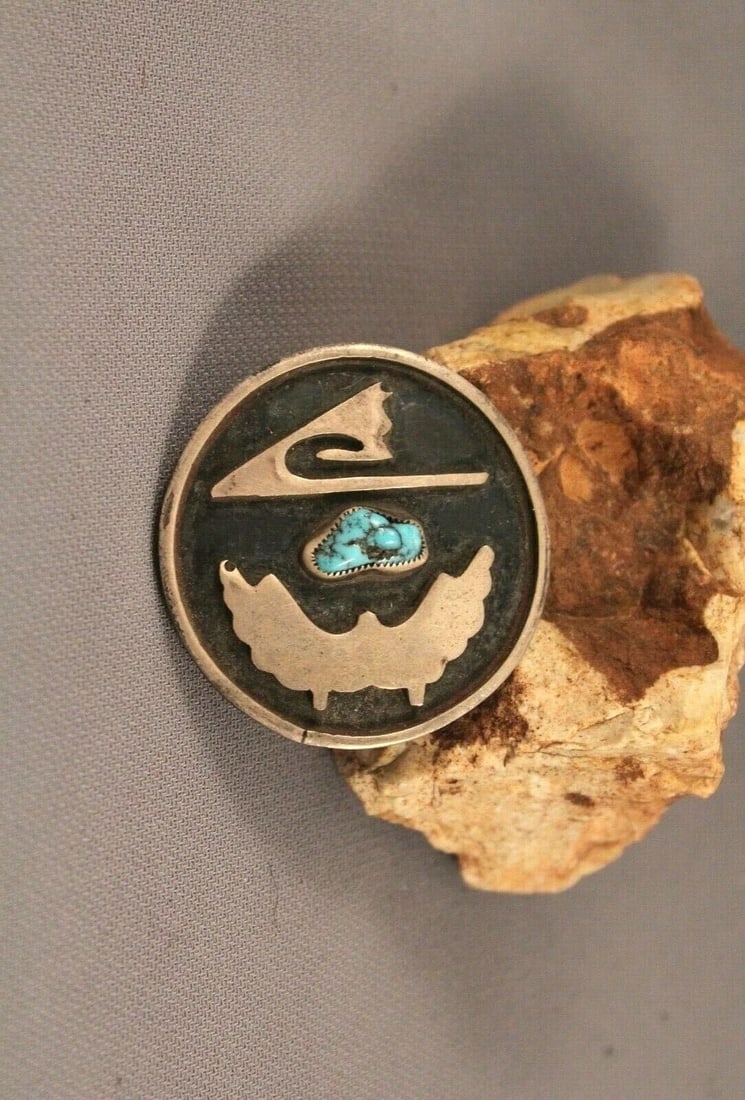 OLD PAWN NAVAJO TURQUOISE AND STERLING SILVER PIN: OLD PAWN NAVAJO TURQUOISE AND STERLING SILVER PIN Item Description: 1 1/2" tall