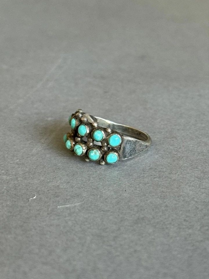 OLD PAWN ZUNI STERLING SILVER AND TURQUOISE RING. SIZE 6 3/4: OLD PAWN ZUNI STERLING SILVER AND TURQUOISE RING. SIZE 6 3/4 Old Pawn Zuni Sterling Silver and Turquoise Ring. Size 6 3/4 3/8" Tall
