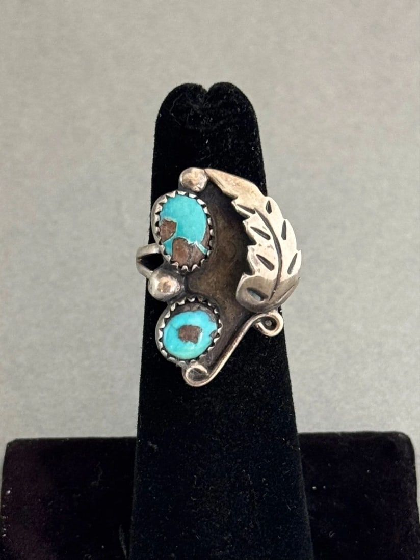 VINTAGE NAVAJO STERLING SILVER AND TURQUOISE RING SIZE 4 3/4 (1 of 1)
