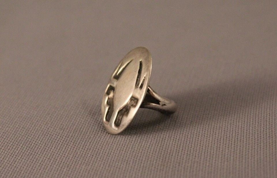 OLD PAWN HOPI STERLING RING SIZE 4 3/4: OLD PAWN HOPI STERLING RING SIZE 4 3/4 Item Description: 1 1/8" tall