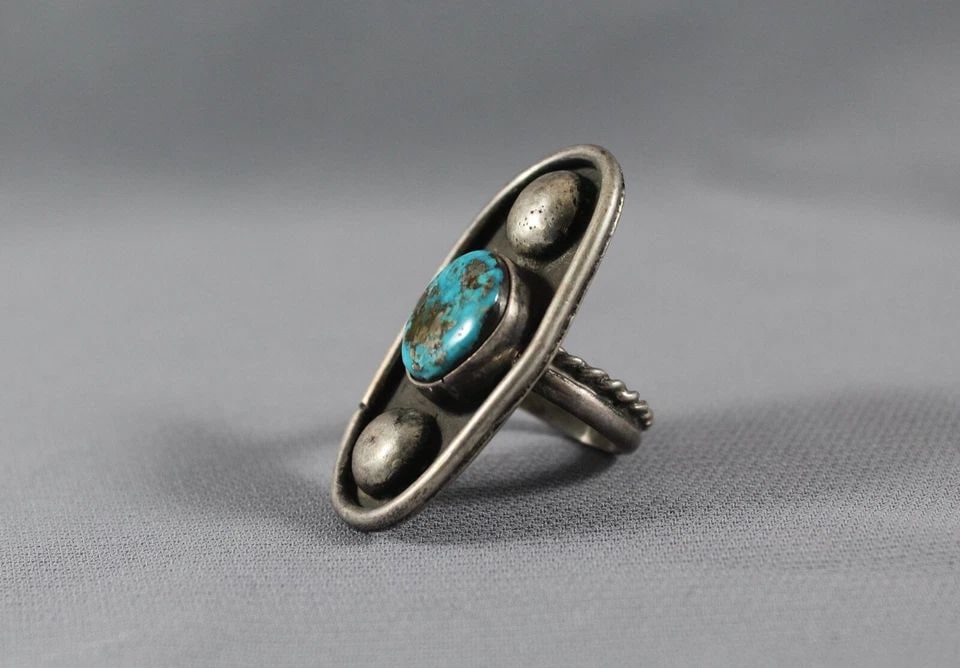 OLD PAWN NAVAJO STERLING SILVER AND TURQUOISE RING SIZE 8: OLD PAWN NAVAJO STERLING SILVER AND TURQUOISE RING SIZE 8 Item Description: 1 3/4” tall